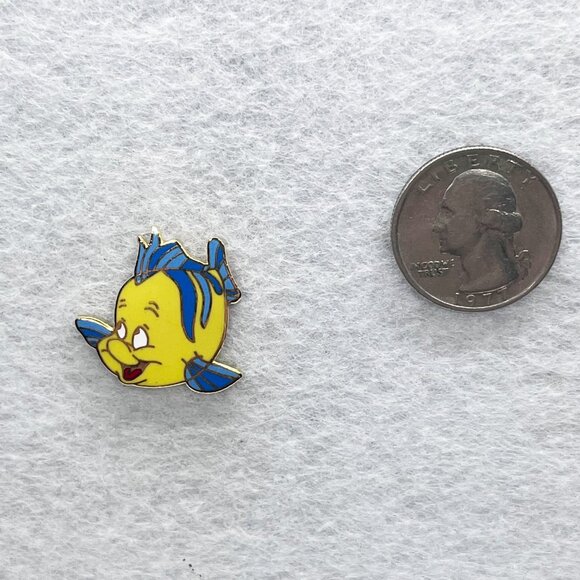 🔮 5/$25 Disney Little Mermaid Flounder Pin‎ - Picture 2 of 3